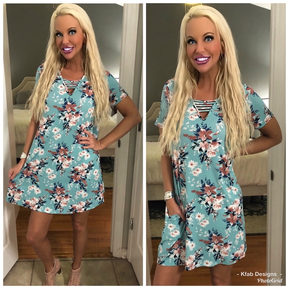 🥰Baby Blue Floral Cage Front Pocket Dress! - Picture 3 of 4